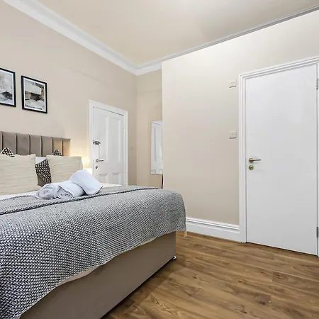 Cozy Sunlit Studio With Kitchenette London Exterior photo