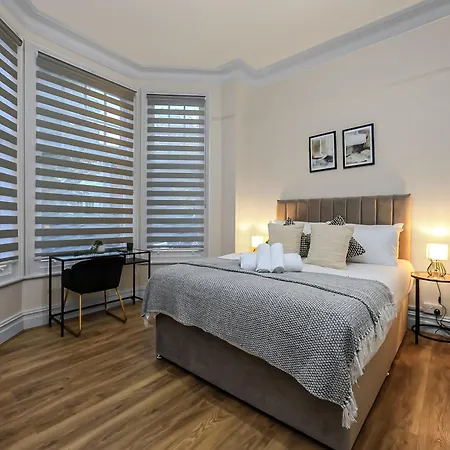 Cozy Sunlit Studio With Kitchenette London Exterior photo
